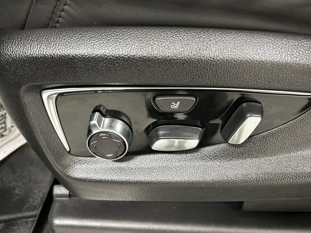 Used 2020 Cadillac Escalade Platinum AWD/4WD image 9