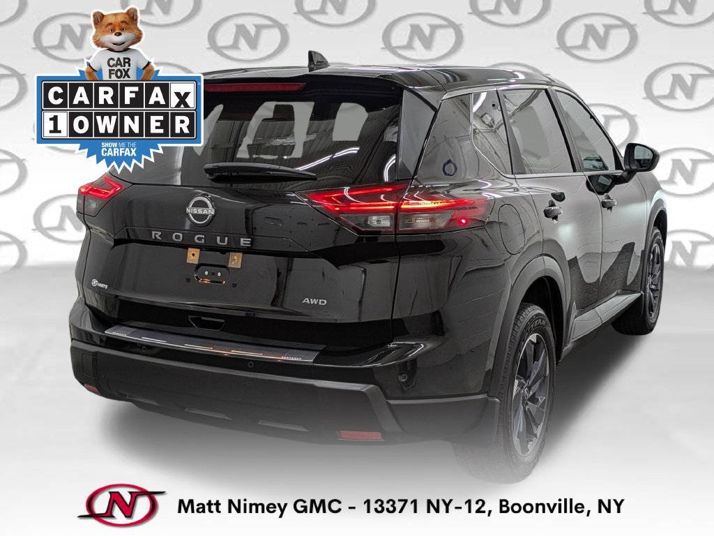 Used 2025 Nissan Rogue SV AWD/4WD image 2