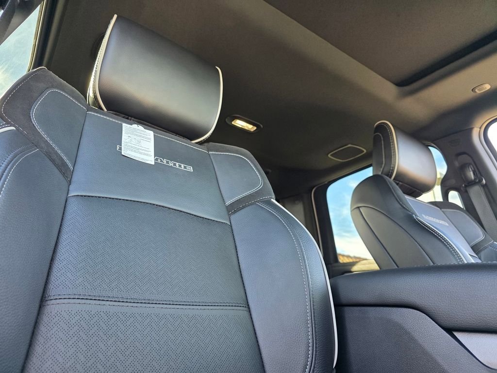 New 2026 RAM 2500 Laramie AWD/4WD image 14