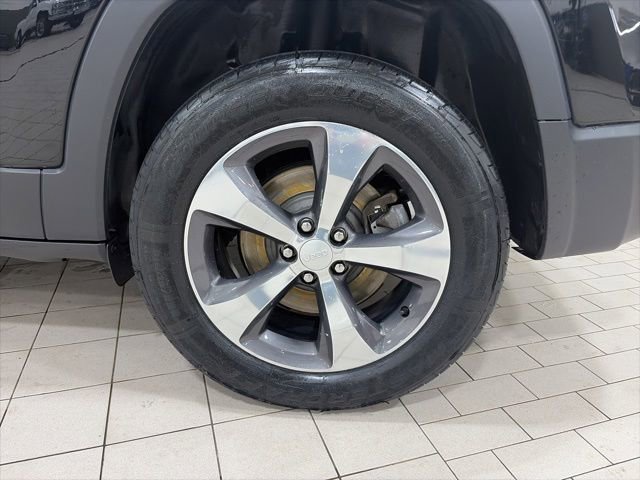 Used 2020 Jeep Cherokee Limited AWD/4WD image 22
