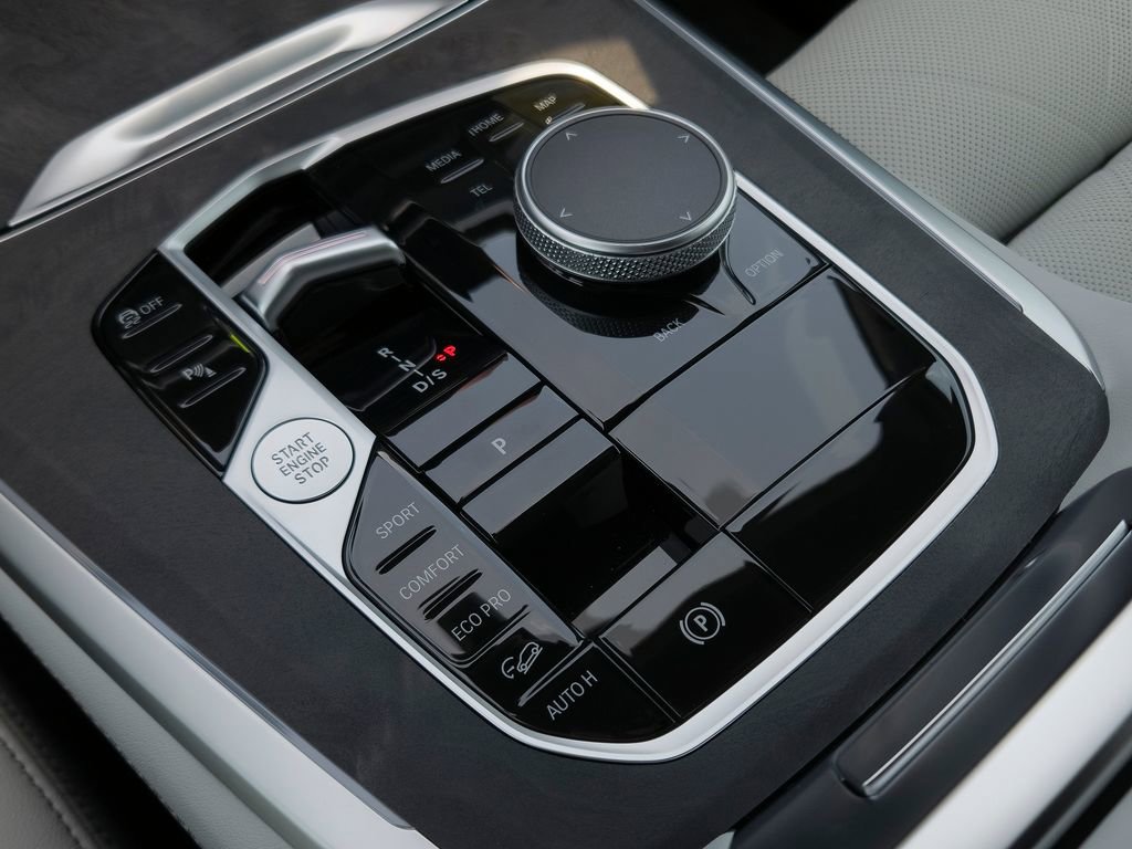 New 2026 BMW X5 xDrive40i w/ M Sport Package AWD/4WD image 8