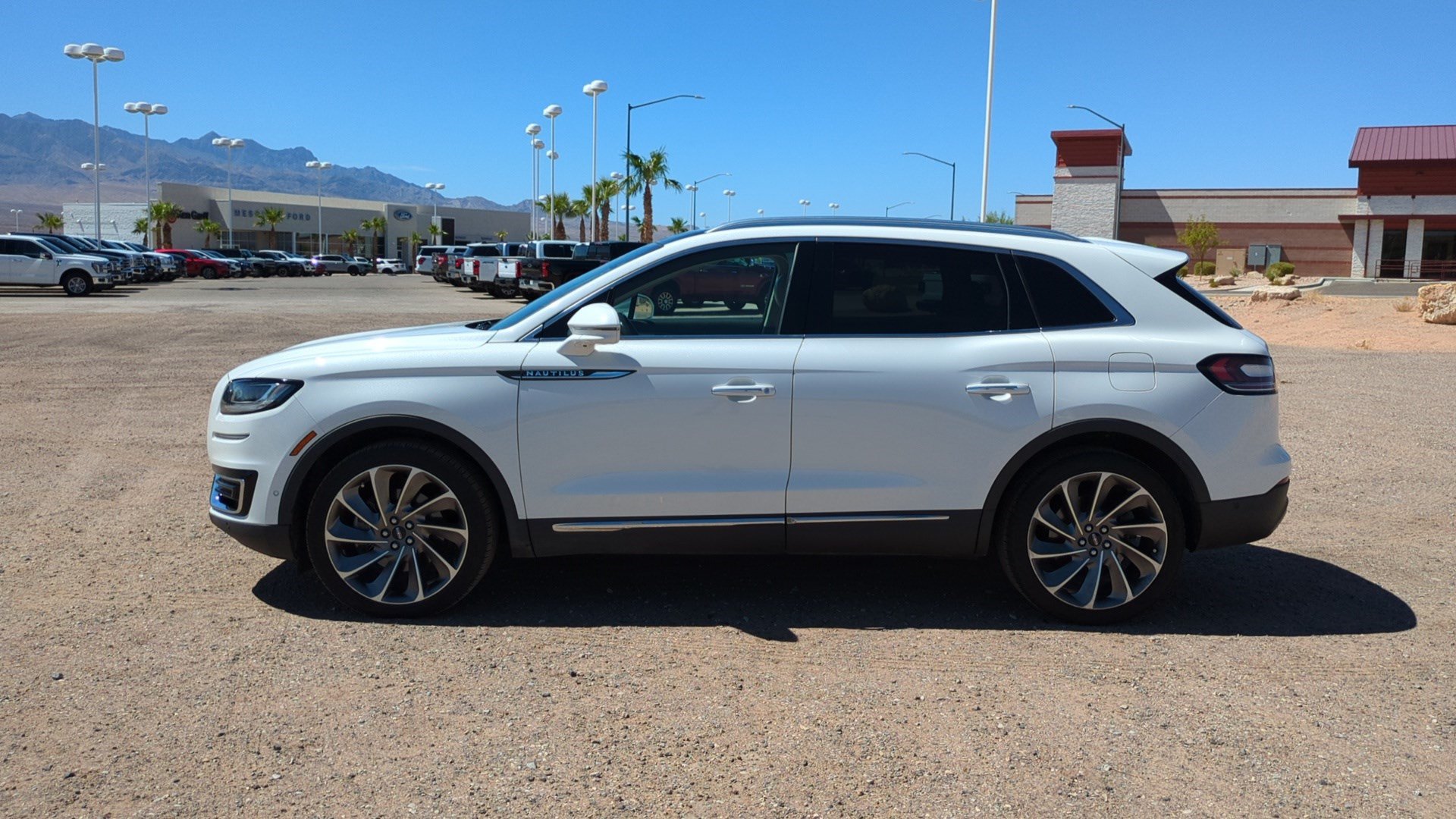 Used 2020 Lincoln Nautilus Reserve w/ Equipment Group 202A AWD/4WD image 6