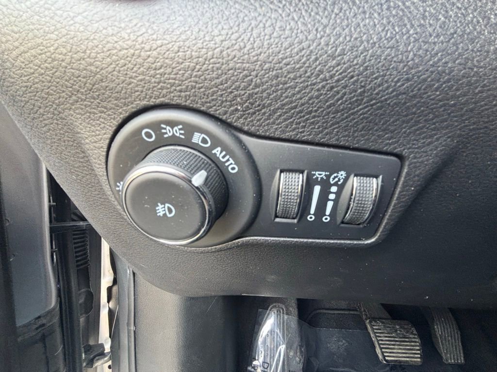 Used 2023 Jeep Compass Limited w/ Elite Group image 13