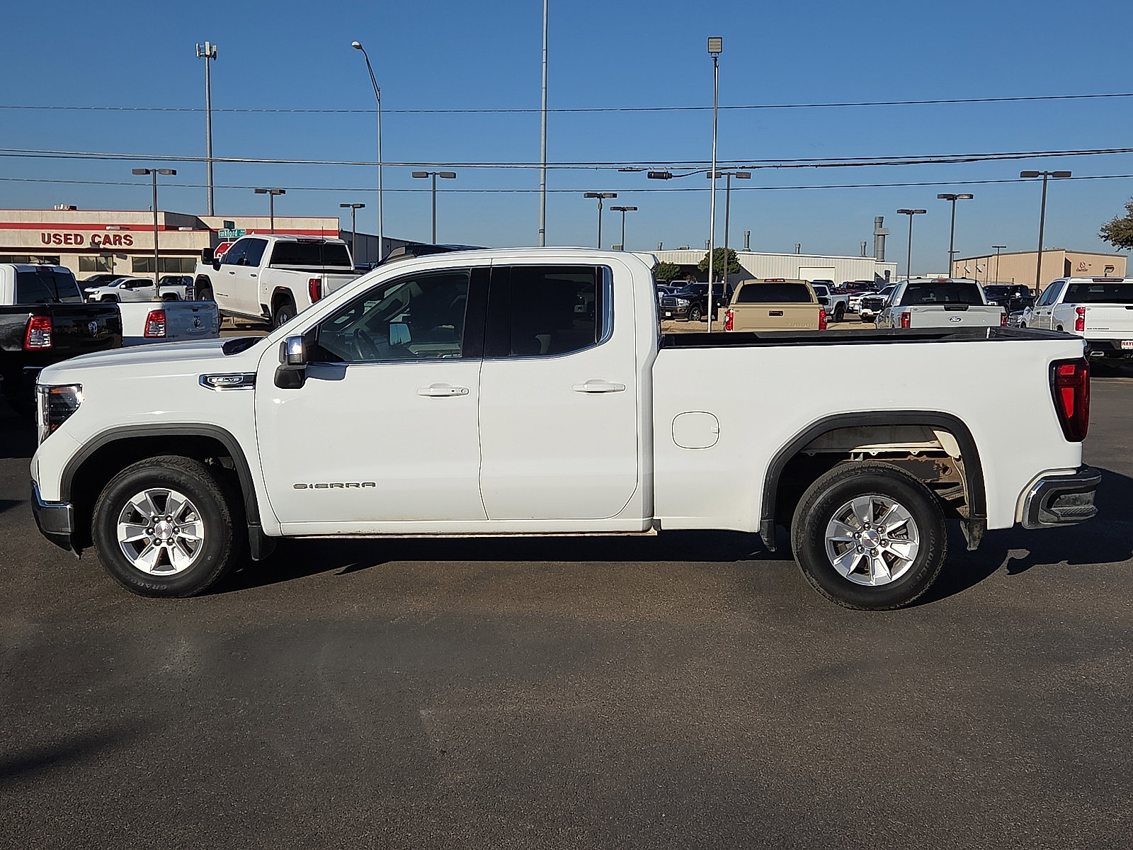 Used 2022 GMC Sierra 1500 SLE image 2