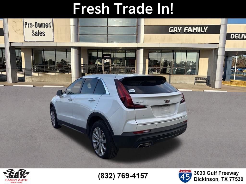 Used 2023 Cadillac XT4 Luxury w/ Cold Weather Package FWD image 7