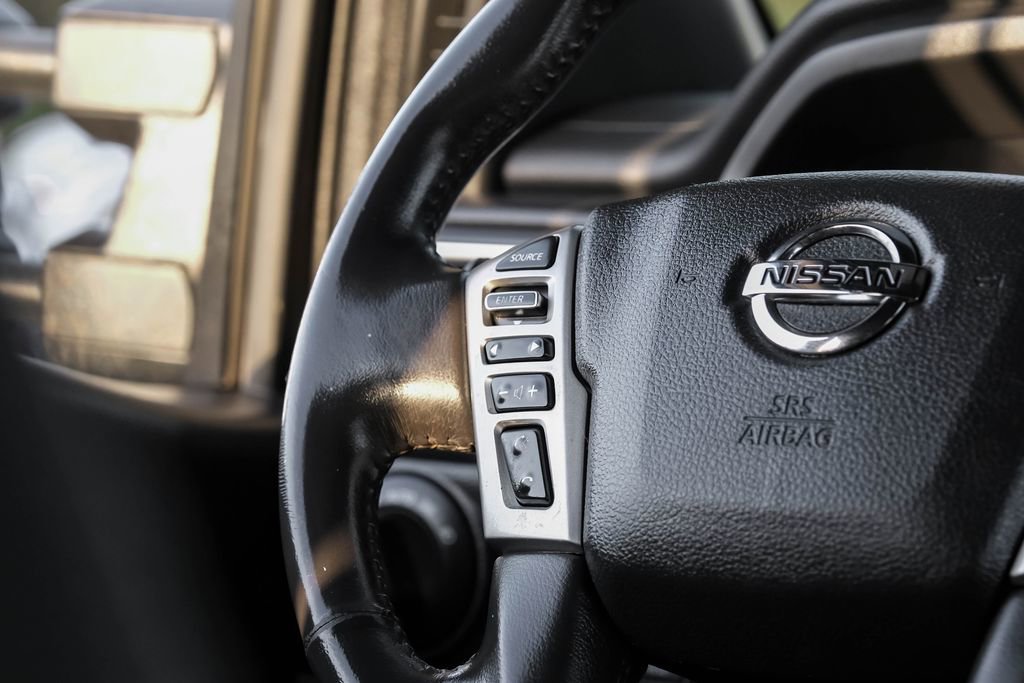 Used 2018 Nissan Titan SV w/ SV Convenience Package image 14