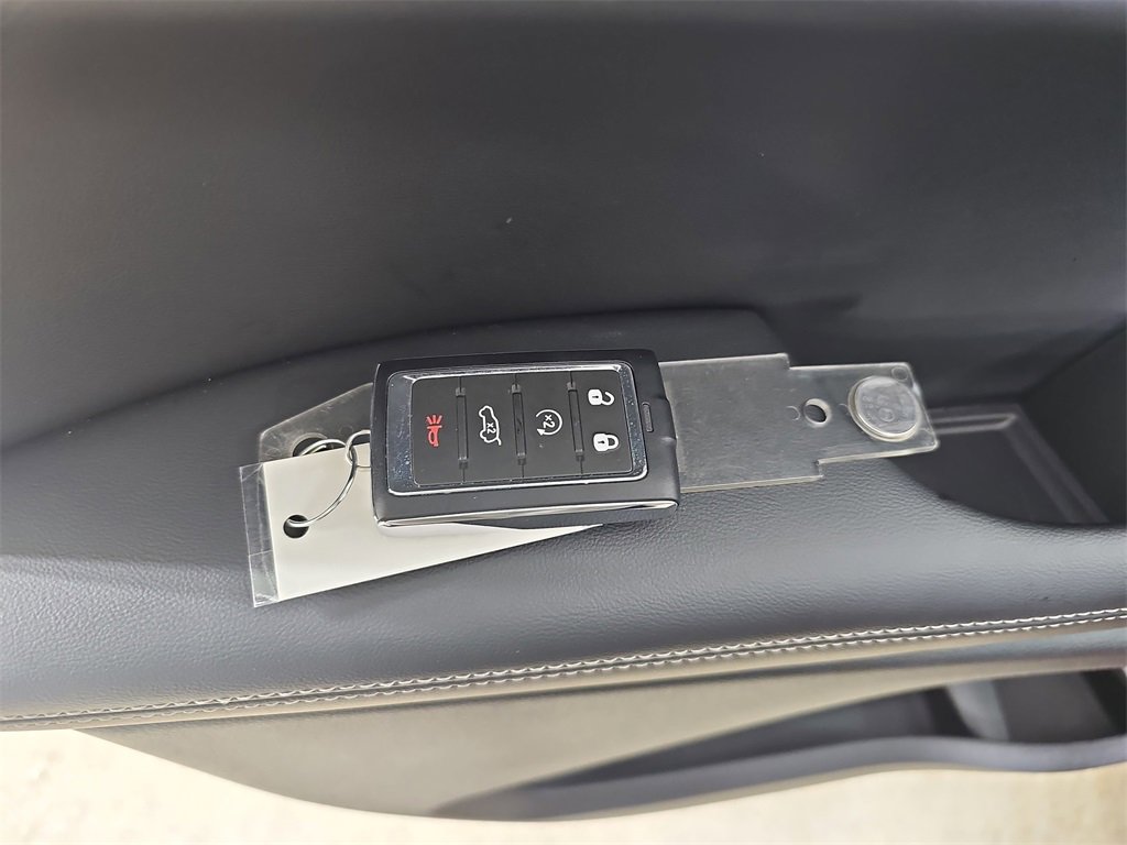 Used 2025 Jeep Grand Cherokee Limited image 40