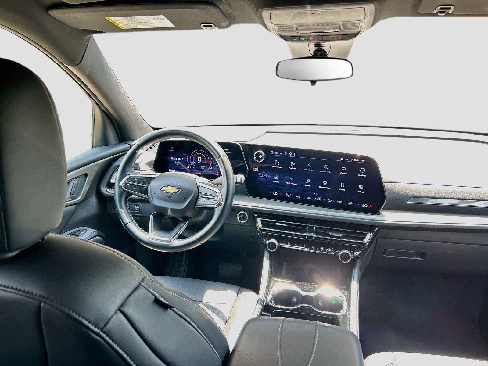 Used 2025 Chevrolet Traverse LT FWD image 18