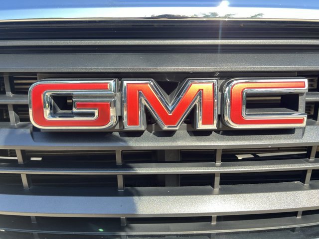 Used 2023 GMC Terrain SLE w/ Driver Convenience Package FWD image 31