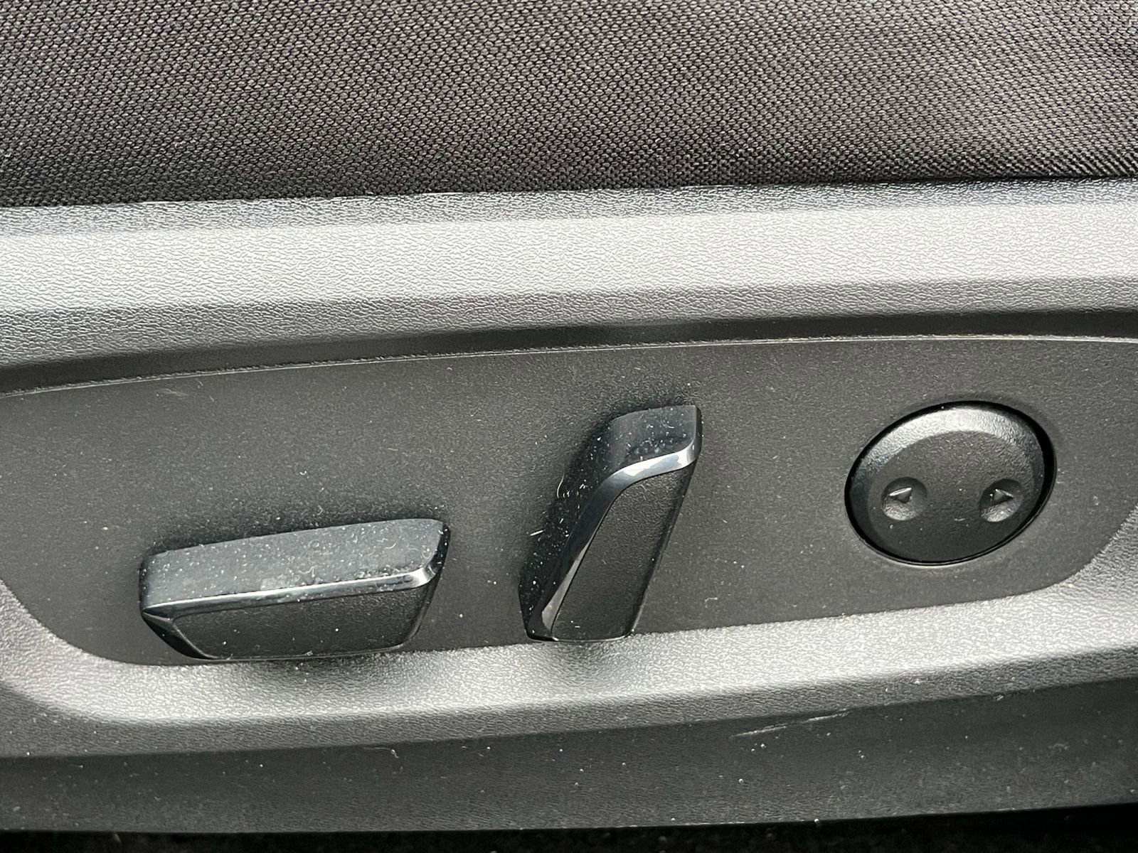 Used 2025 Nissan Pathfinder SV image 22