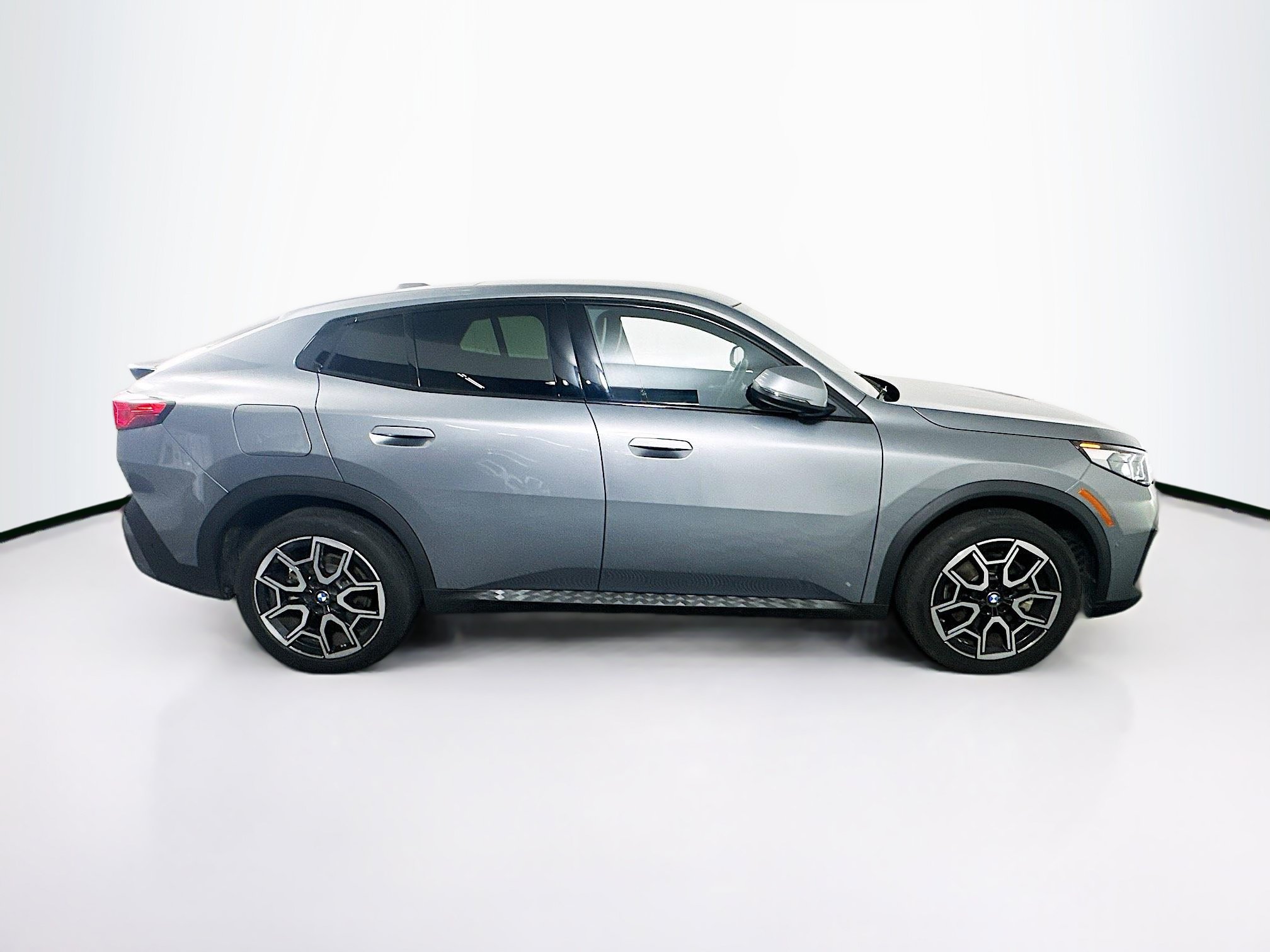 Used 2025 BMW X2 xDrive28i AWD/4WD image 10