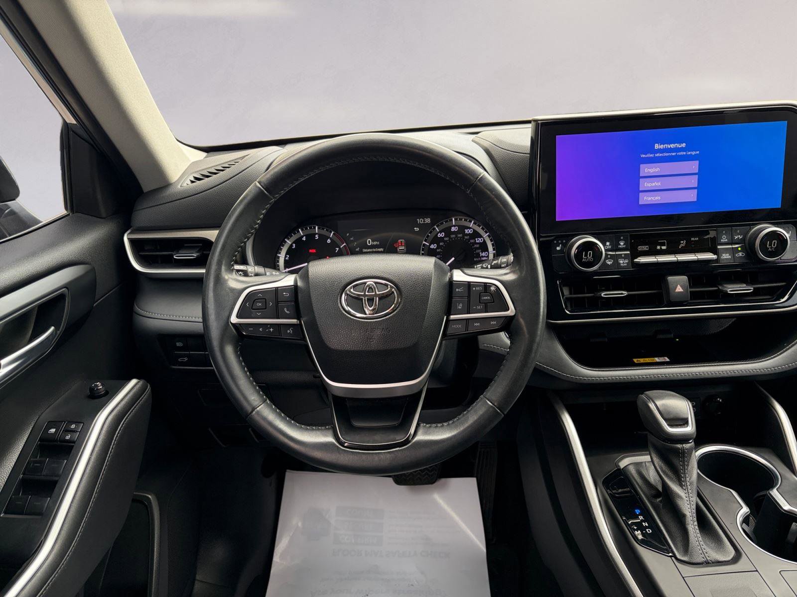 Used 2023 Toyota Highlander XLE image 12