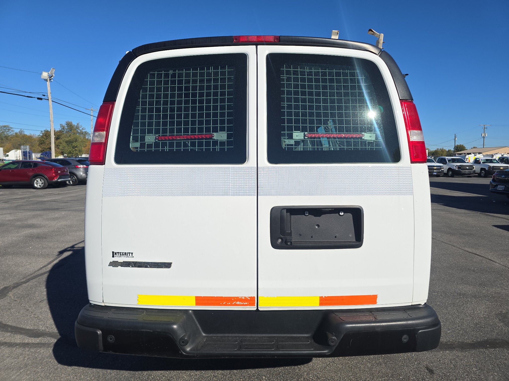 Used 2018 Chevrolet Express 2500 w/ Driver Convenience Package RWD image 13