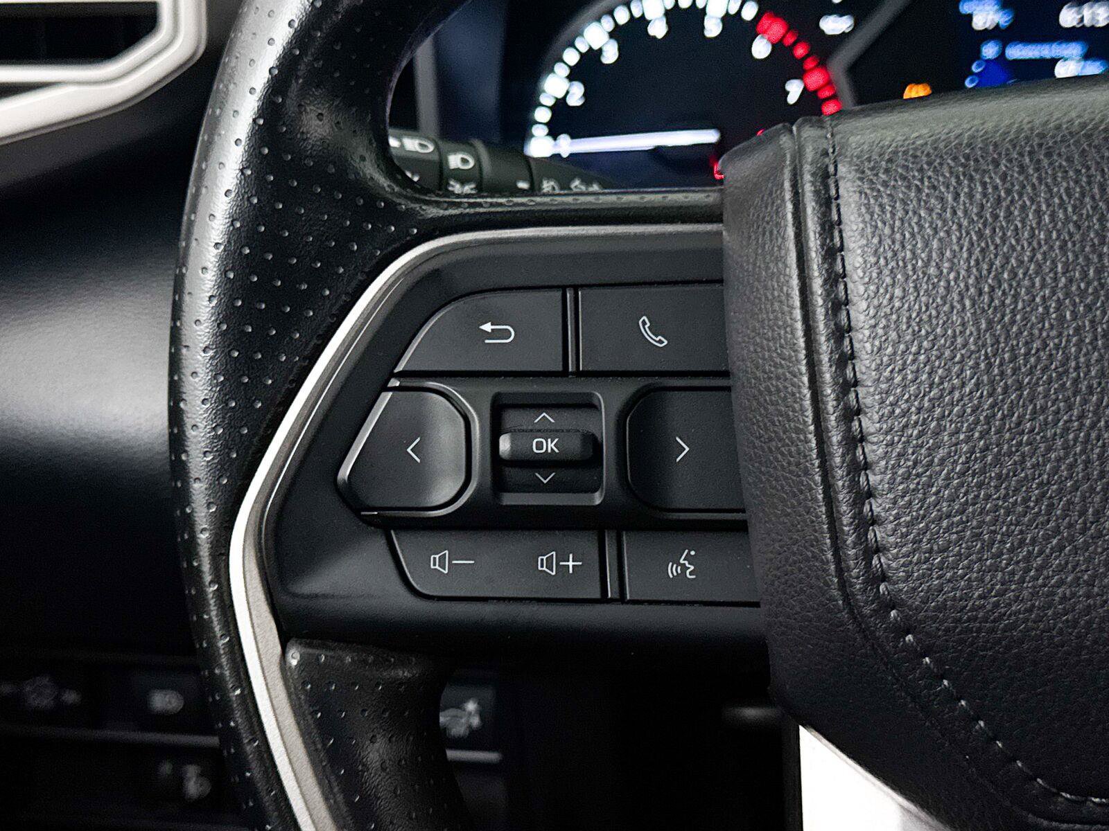 Used 2025 Toyota Tundra SR5 w/ SR5 Convenience Package AWD/4WD image 34