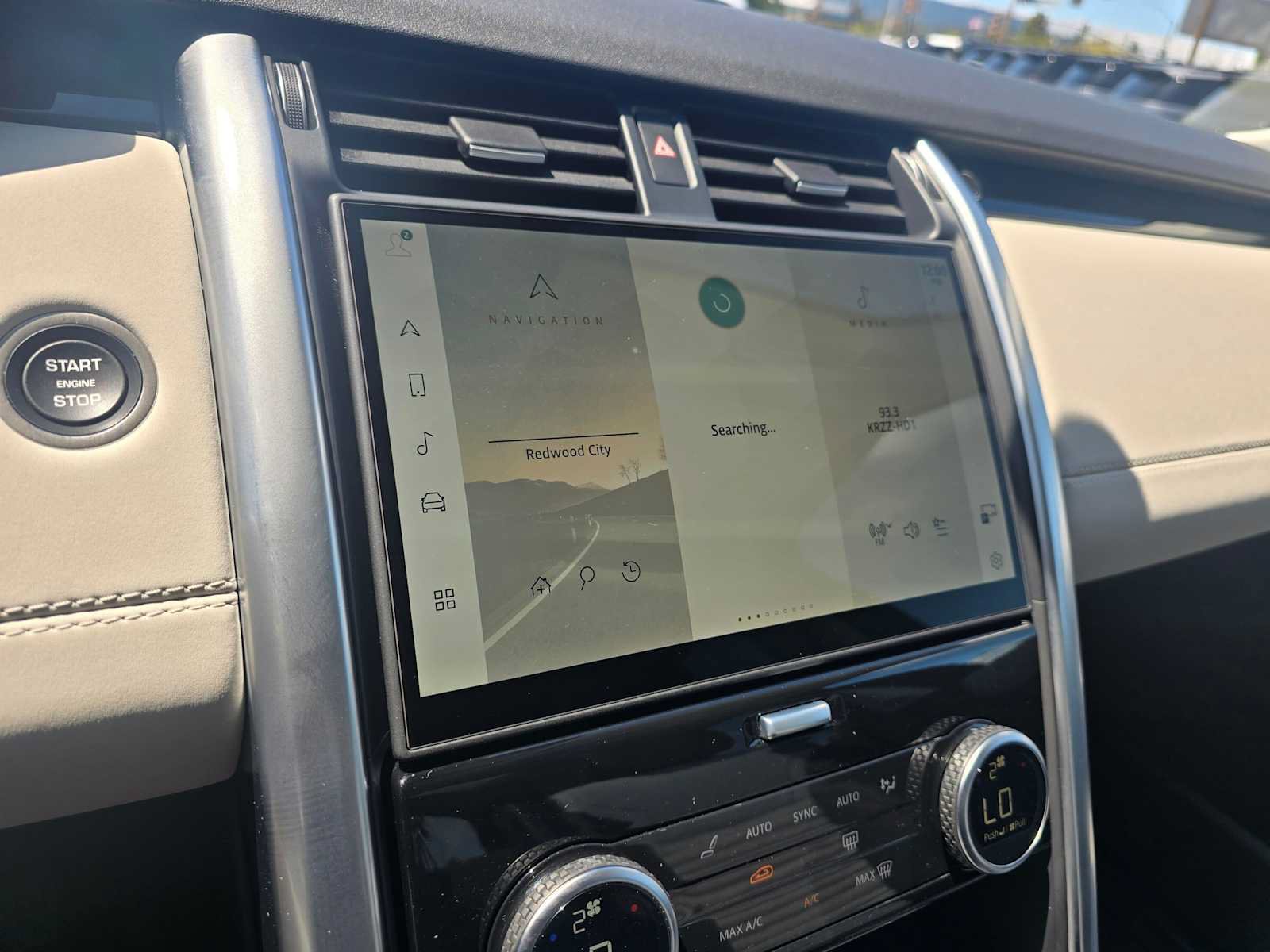 Used 2025 Land Rover Discovery S AWD/4WD image 28