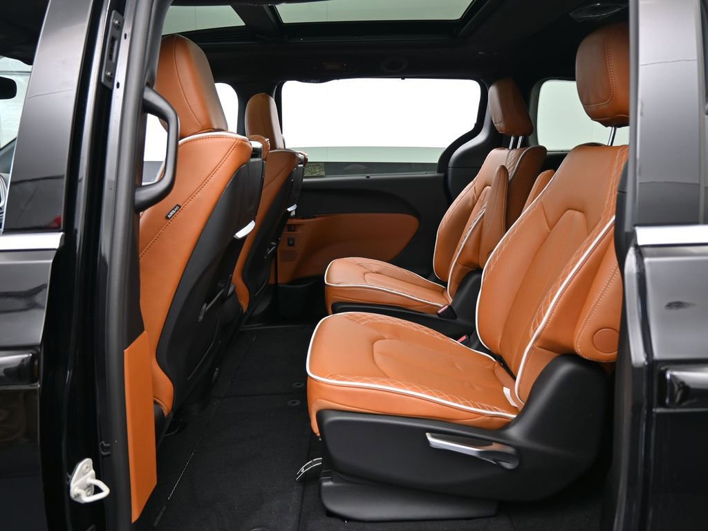 New 2026 Chrysler Pacifica Pinnacle image 33