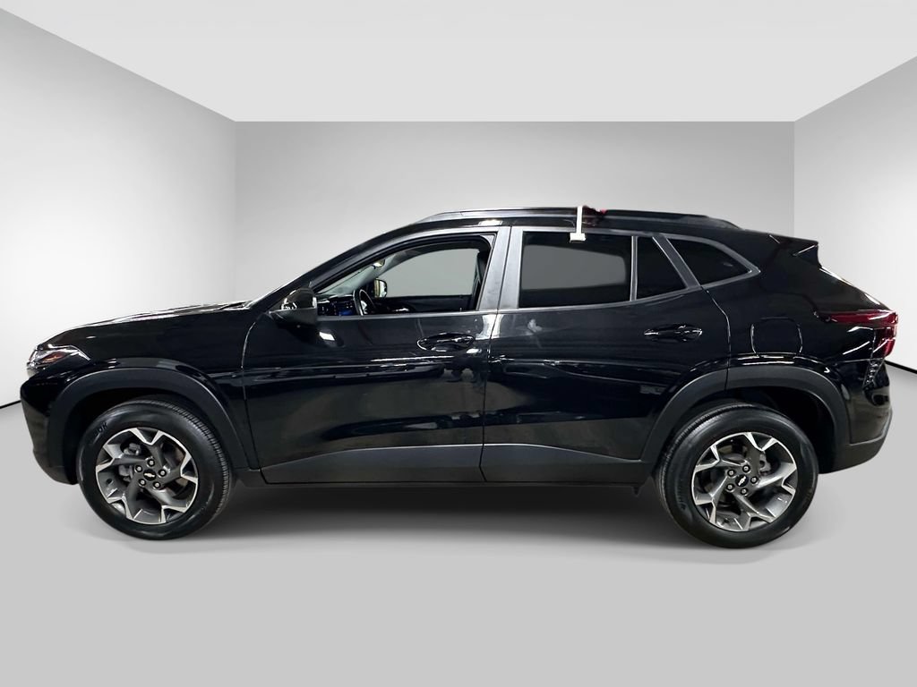 Used 2024 Chevrolet Trax LT w/ Driver Confidence Package FWD image 2