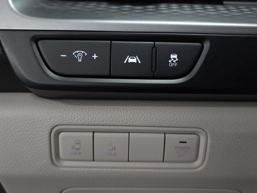 Used 2022 Kia Carnival LX FWD image 20