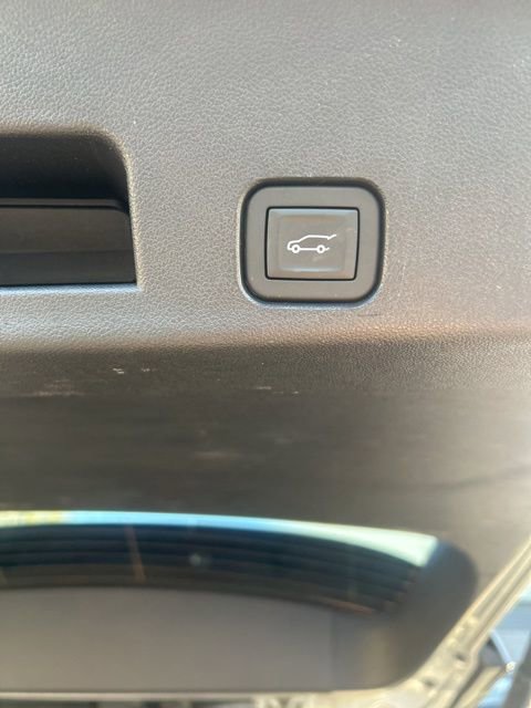 Used 2025 GMC Acadia Elevation AWD/4WD image 18