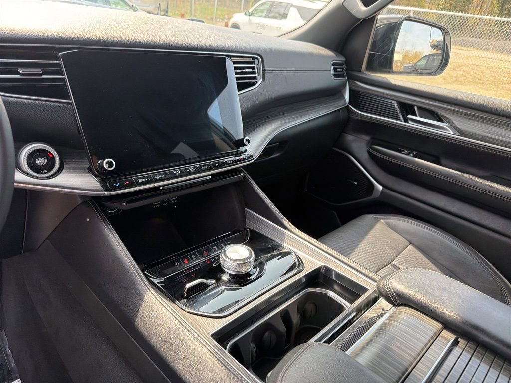 Used 2024 Jeep Wagoneer L Series II w/ Flexible Seating Group image 18