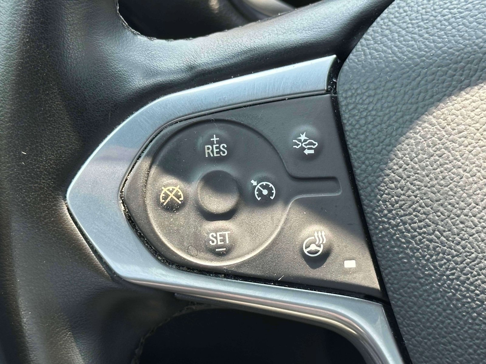 Used 2023 Chevrolet Traverse LT image 10