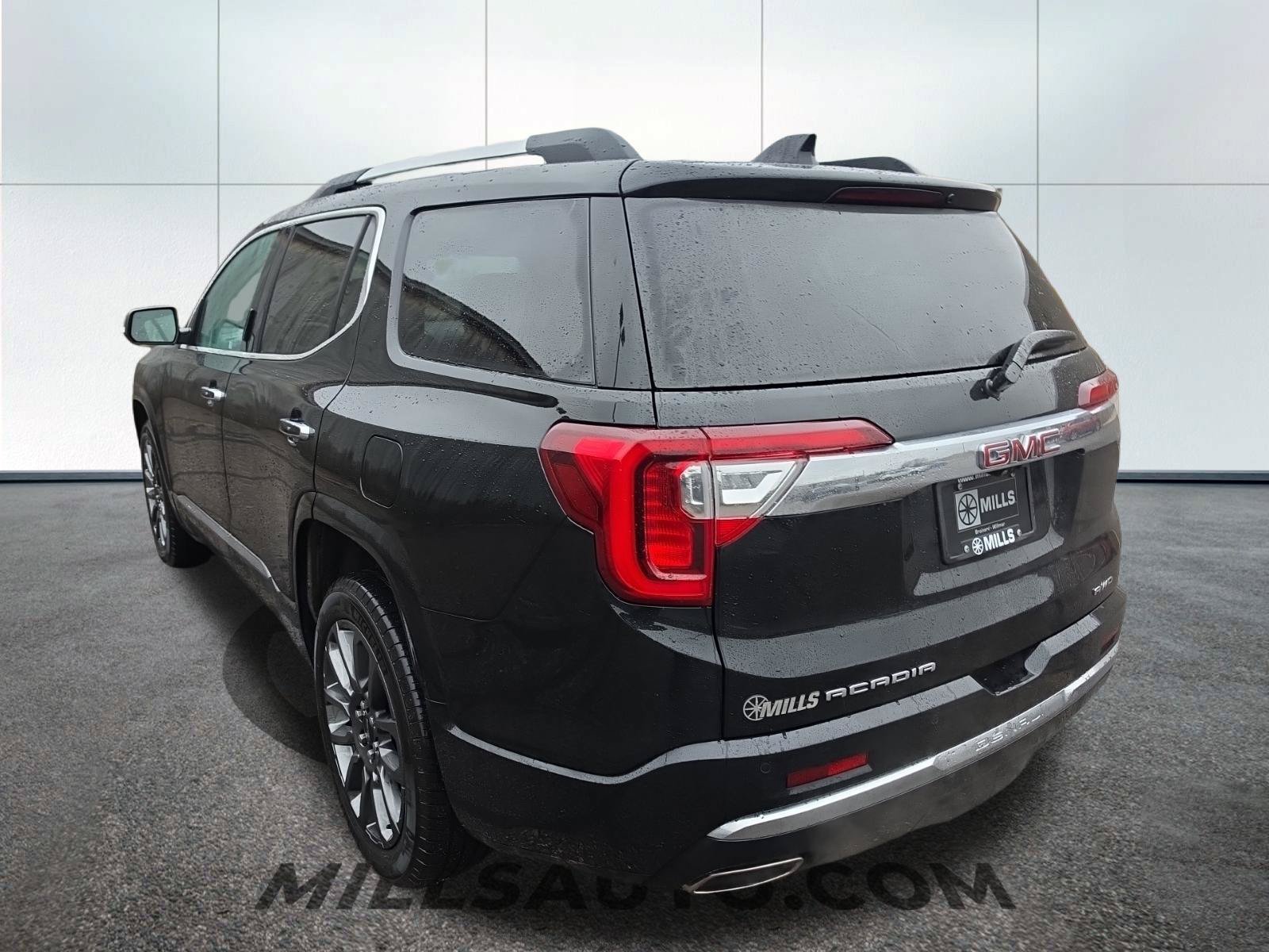 Used 2023 GMC Acadia Denali w/ Black Diamond Edition AWD/4WD image 8