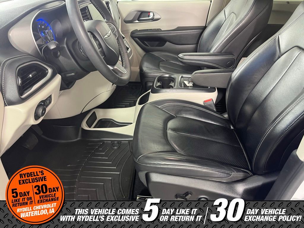 Used 2022 Chrysler Pacifica Touring-L image 14