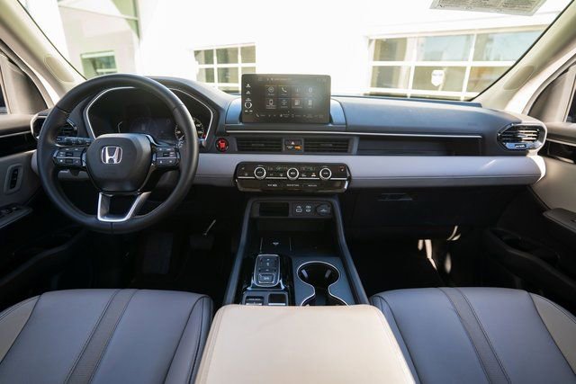 Used 2025 Honda Pilot EX-L image 13