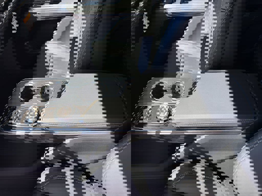 New 2026 Cadillac Lyriq Luxury image 15