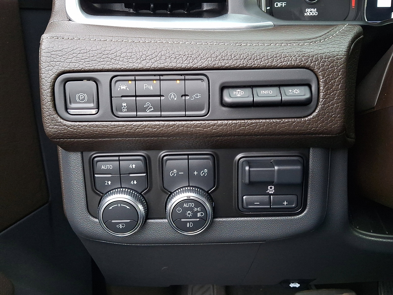 Used 2021 GMC Yukon Denali w/ Denali Ultimate Package AWD/4WD image 29