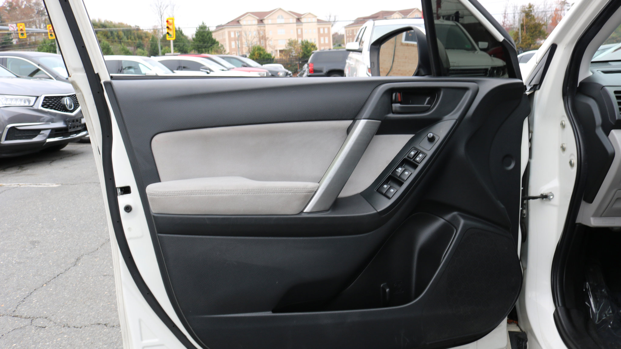 Used 2015 Subaru Forester 2.5i Premium w/ All-Weather Package image 9