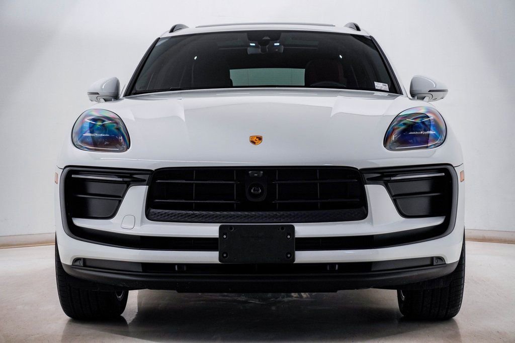 Certified 2025 Porsche Macan AWD/4WD image 6
