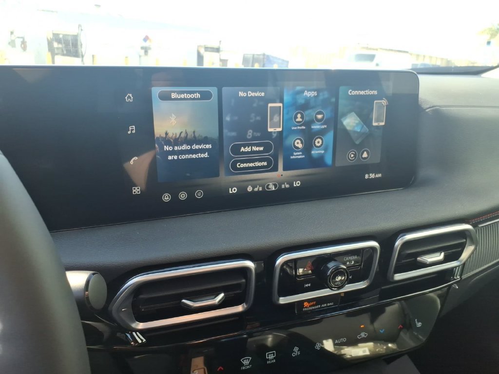 New 2026 Nissan Sentra SR w/ SR Premium Package FWD image 15