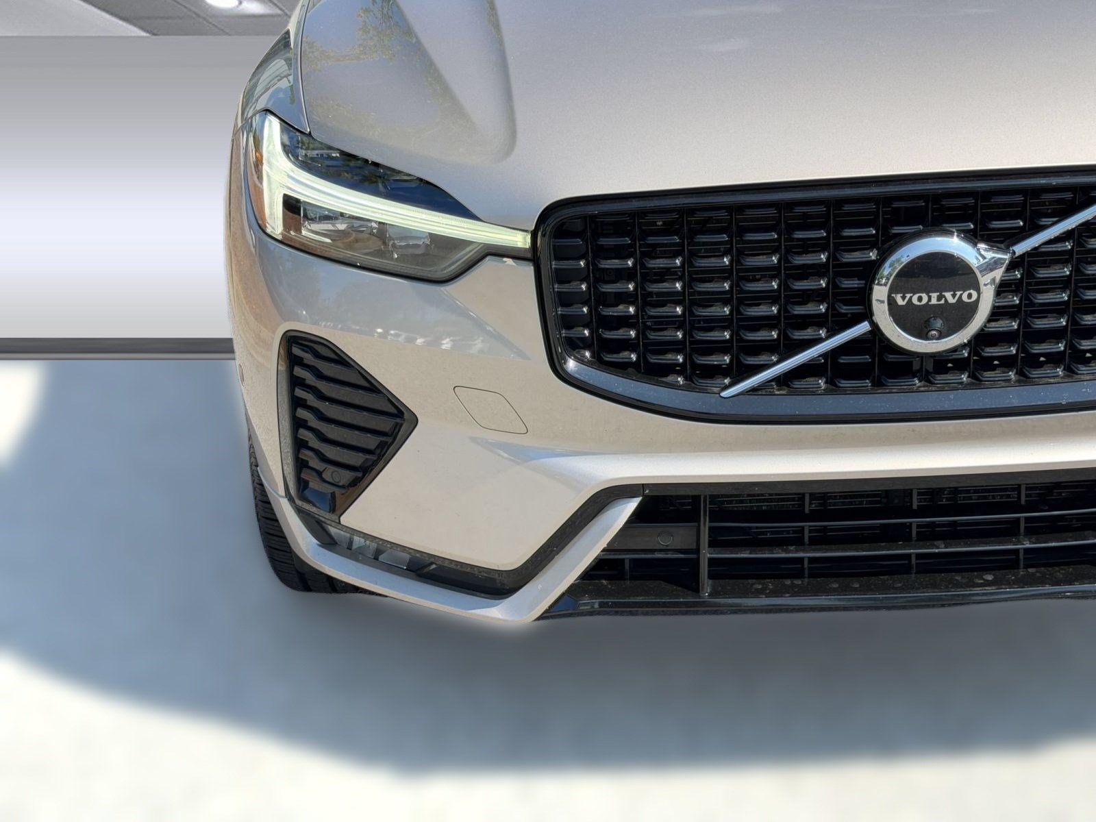 Used 2024 Volvo XC60 B5 Plus AWD/4WD image 12