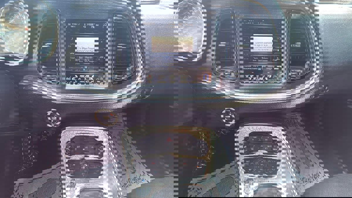 Used 2016 Dodge Challenger R/T Scat Pack w/ Leather Interior Group image 10