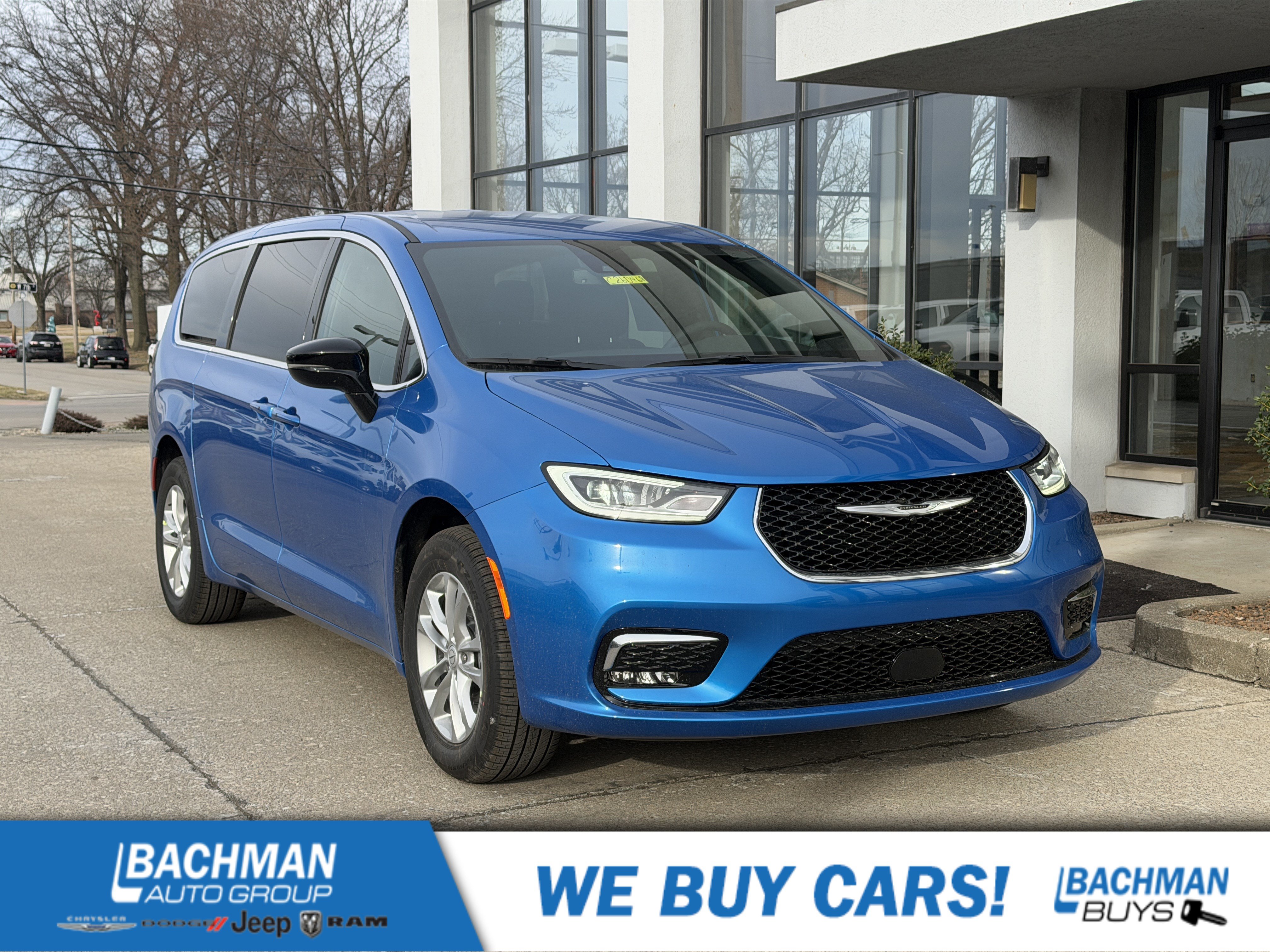 New 2026 Chrysler Pacifica Select AWD/4WD image 1