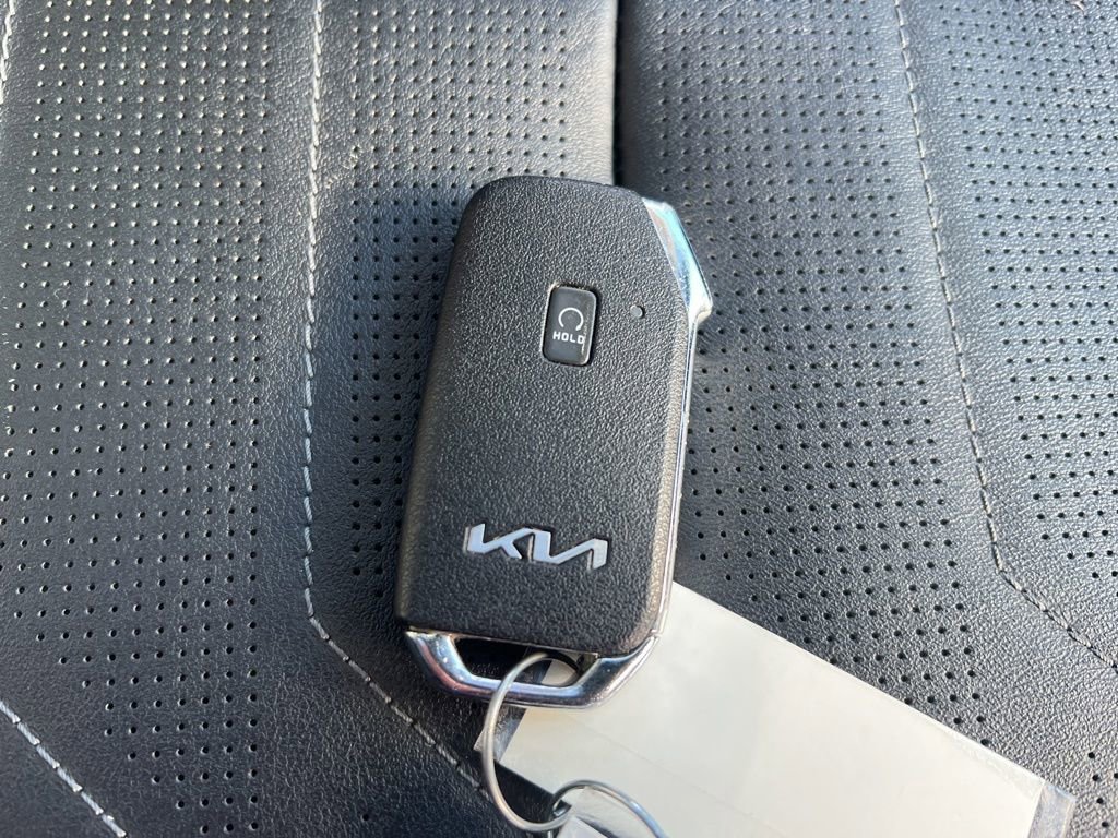 Certified 2022 Kia Telluride SX w/ SX Prestige Package image 28