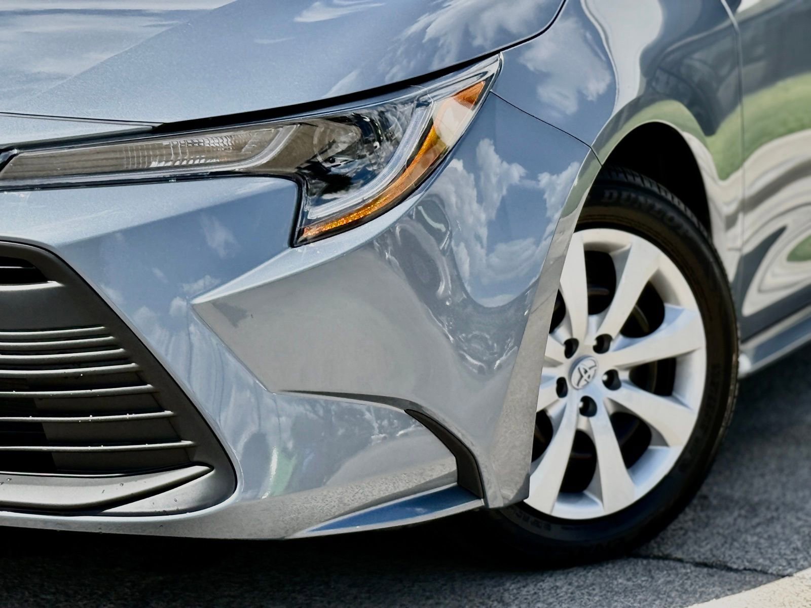 Used 2026 Toyota Corolla LE w/ Carpet Mat Package (TMS) image 4