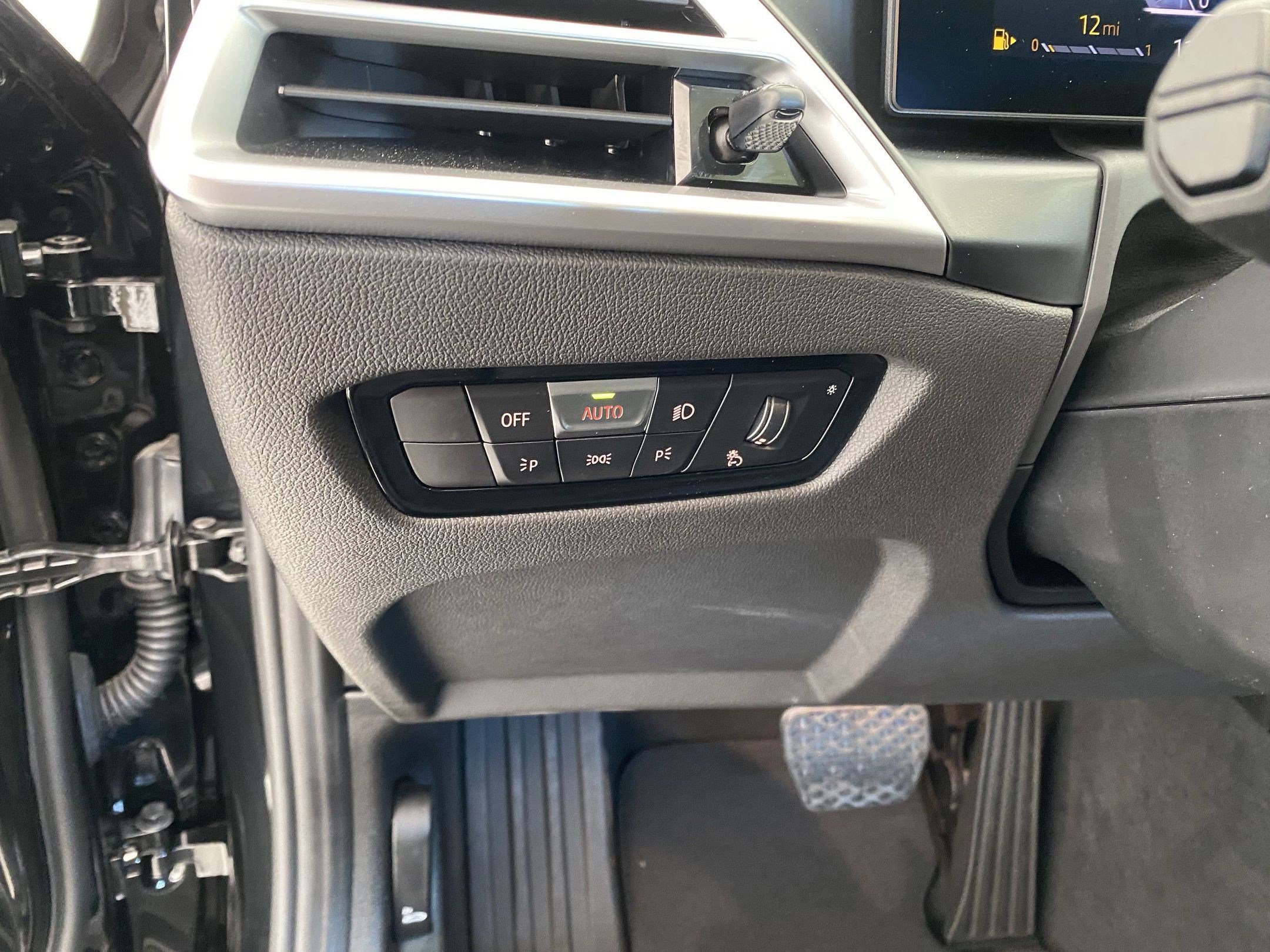 Used 2025 BMW 330i xDrive Sedan w/ Premium Package image 18