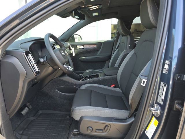 New 2026 Volvo EX40 Plus w/ Climate Package image 24