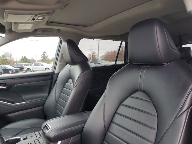 Used 2022 Toyota Highlander XLE image 5