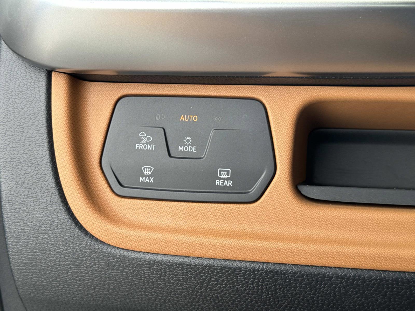 Certified 2025 Volkswagen ID. Buzz Pro S Plus RWD image 22