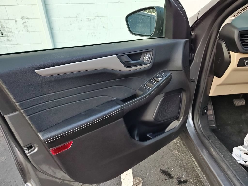 Used 2022 Ford Escape SE FWD image 5