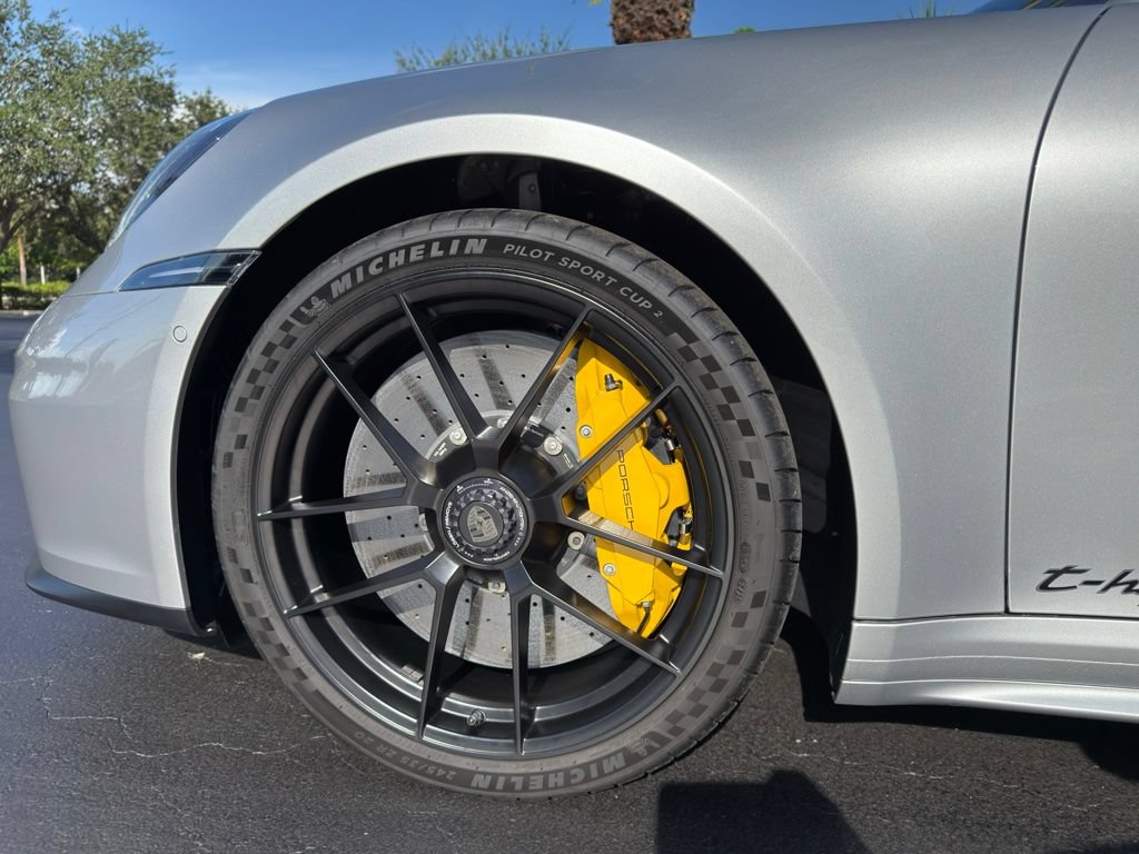 Used 2025 Porsche 911 Carrera 4 GTS AWD/4WD image 9