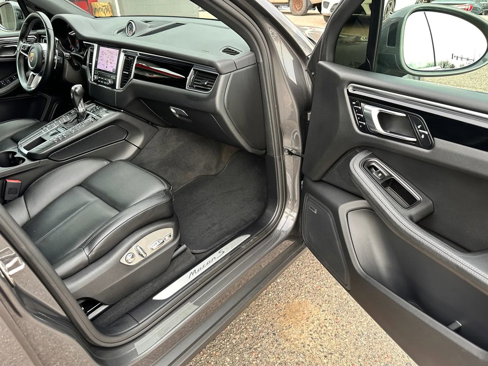 Used 2018 Porsche Macan S w/ Premium Package Plus image 17