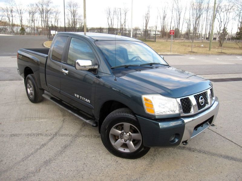 Used 2005 Nissan Titan SE image 2