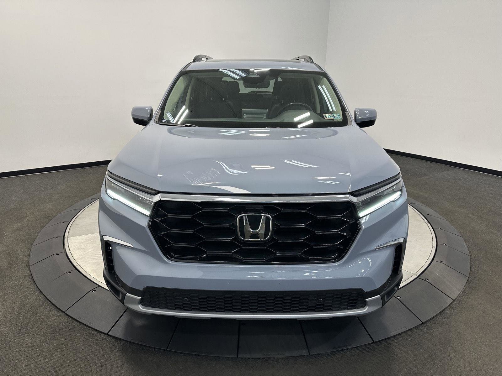 Used 2024 Honda Pilot Touring image 3