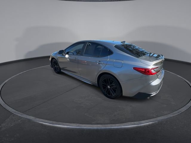 Used 2025 Toyota Camry SE image 12