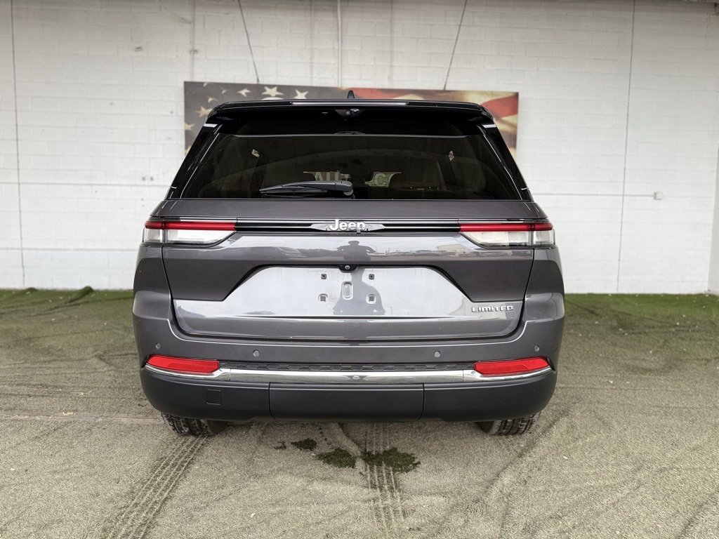 Used 2022 Jeep Grand Cherokee Limited w/ Luxury Tech Group II image 8