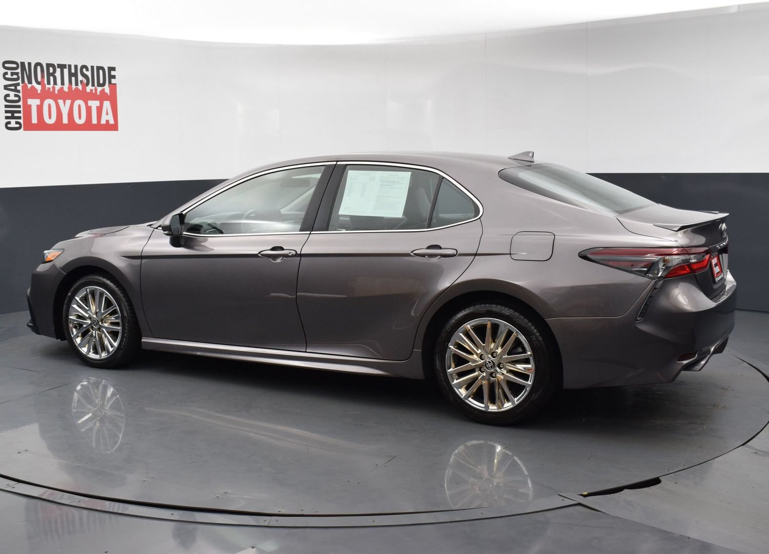 Used 2024 Toyota Camry SE FWD image 2